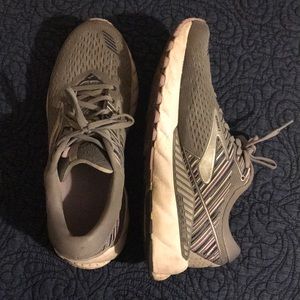 Brooks Adrenaline GTS 19 Running Shoes Size 10